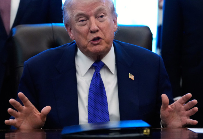 SAD uvode carine zemljama koje trguju sa Iranom