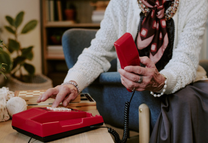 Žena (63) satima blokirala liniju za hitne slučajeve u Nemačkoj: Uputila 200 poziva, ćutala svaki put