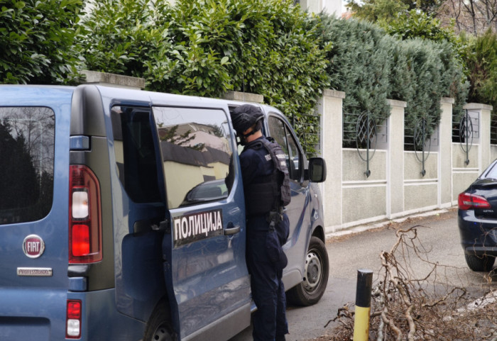 Uhapšen treći osumnjičeni za bacanje bombe na porodičnu kuću Zdravka Čolića