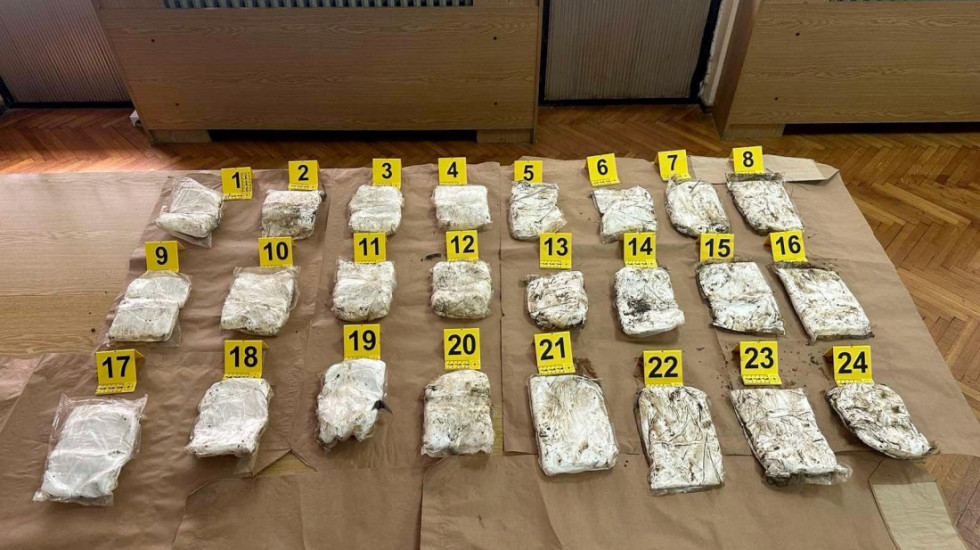 (FOTO) Zaplenjeno 20 kilograma amfetamina u Pančevu: Uhapšen mladić (20)