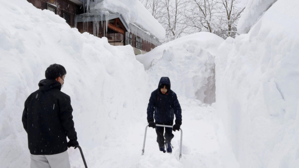 (FOTO) Nevreme u Japanu, sneg i do dva metra: Najmanje 35 osoba poginulo, povređeno skoro 400 ljudi