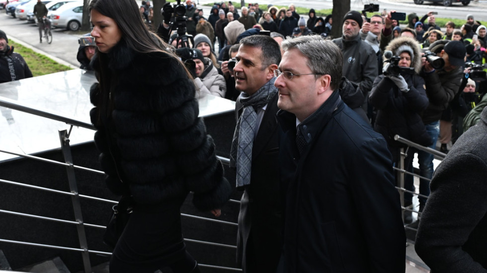 (VIDEO) Suđenje u slučaju "Generalštab": Ministar Selaković u Specijalnom sudu, ispred zgrade grupa građana i studenata