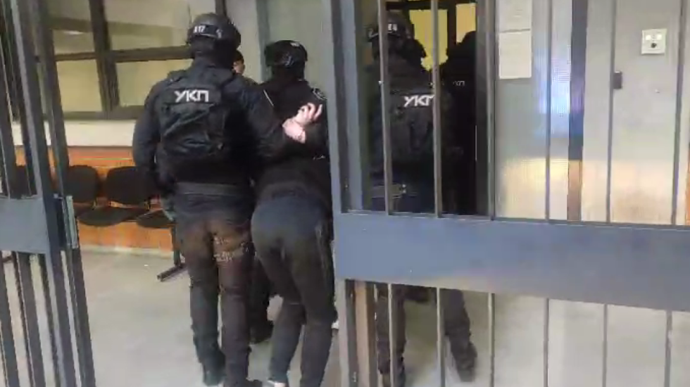 Određen pritvor osumnjičenima za pokušaj iznude: Tražili novac od oštećenih da bi ih zaštitili od "vračarskog klana"