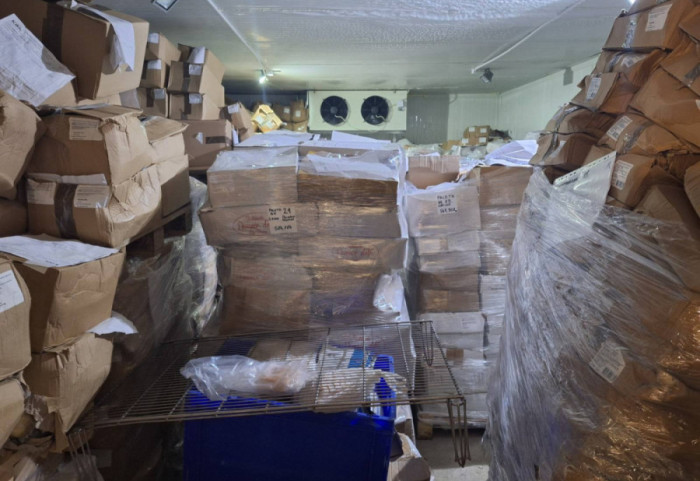 Inspekcija u Kikindi otkrila deset tona sira sa lažno produženim rokom trajanja