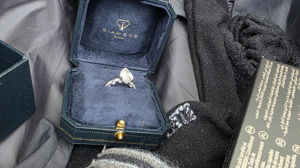 (FOTO) Na graničnom prelazu Preševo sprečeno krijumčarenje dijamantskog prstena od pola miliona dinara