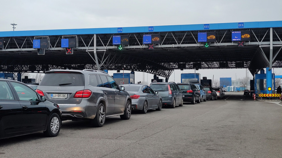 Državljanin Srbije nosio majicu s uvredljivim simbolima: Kažnjen sa 2.000 evra i dvogodišnjom zabranom ulaska u Hrvatsku