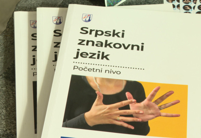Vek borbe gluvih u Beogradu: Manjka tumača znakovnog jezika, diskriminacija ne jenjava