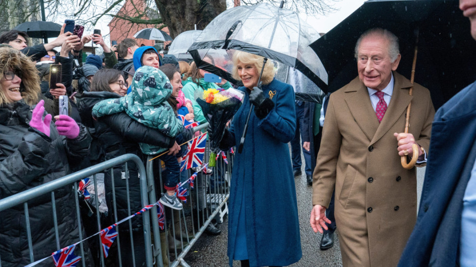 Kralj Čarls izviždan zbog princa Endrua i Epstajna tokom posete Eseksu