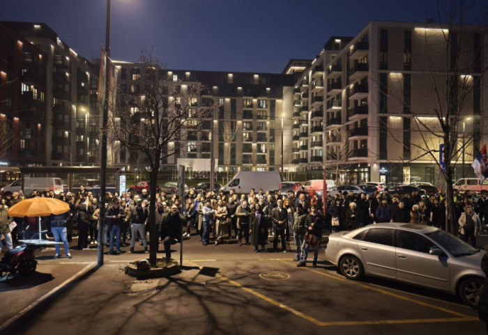 (FOTO) Skup podrške studenata i građana otpuštenoj sekretarki Medicinksog fakulteta u Beogradu