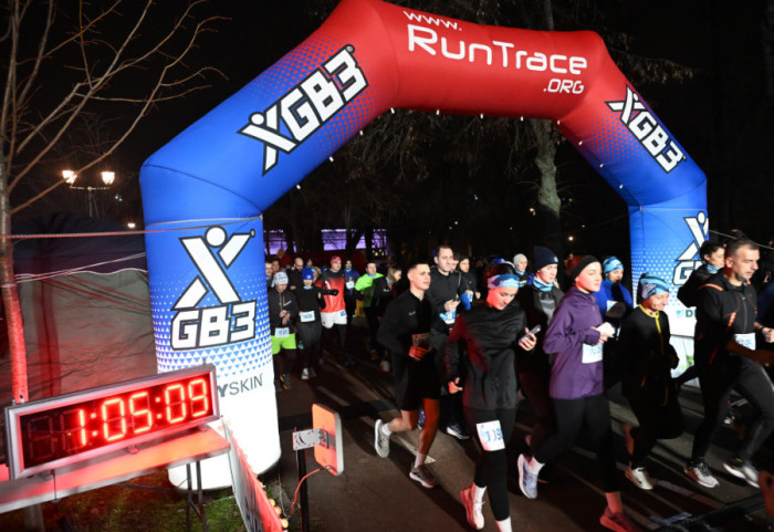 (FOTO) Zimski noćni polumaraton po deveti put održan u Beogradu: Pobednici Aleksandar Hutorskoj i Milica Velanac