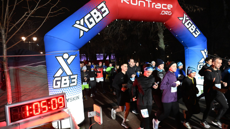 (FOTO) Zimski noćni polumaraton po deveti put održan u Beogradu: Pobednici Aleksandar Hutorskoj i Milica Velanac