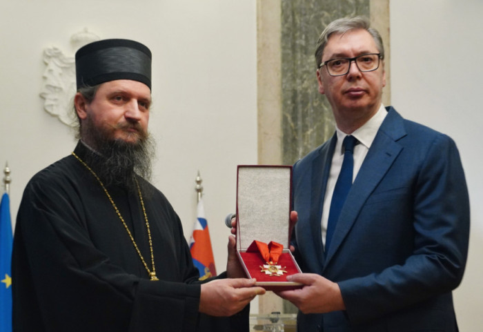 Predsedniku Vučiću uručen Orden Novomučenika bihaćko-petrovačkih