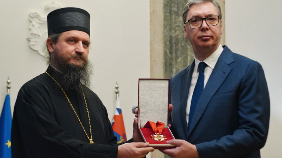 Predsedniku Vučiću uručen Orden Novomučenika bihaćko-petrovačkih