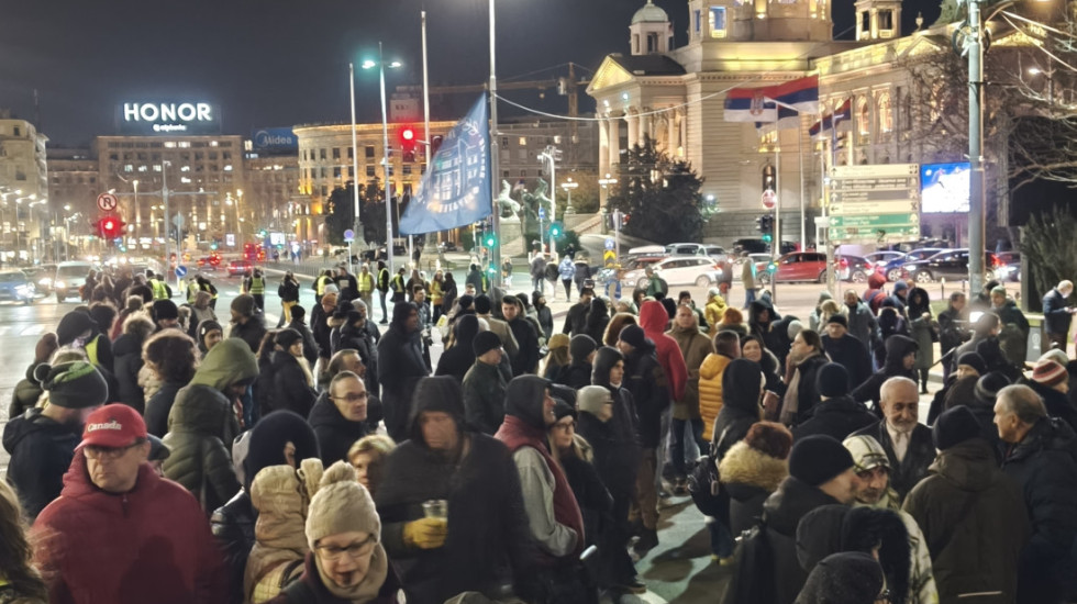 (FOTO) Protest ispred Ustavnog suda: Studenti i građani protiv izmena pravosudnih zakona