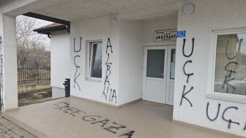 Albanac ispisao grafite terorističke "UČK" na ambulanti, zatim upao u obližnji vrtić u Dobrotinu