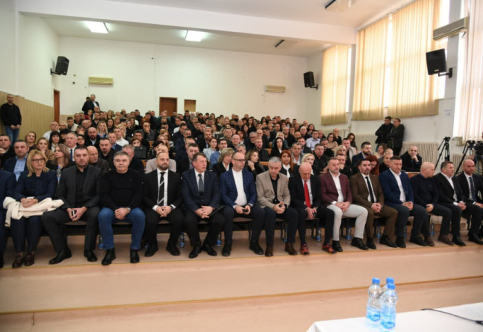 (FOTO) U Kosovskoj Mitrovici sastanak političkih i institucionalnih predstavnika Srba sa Kosova