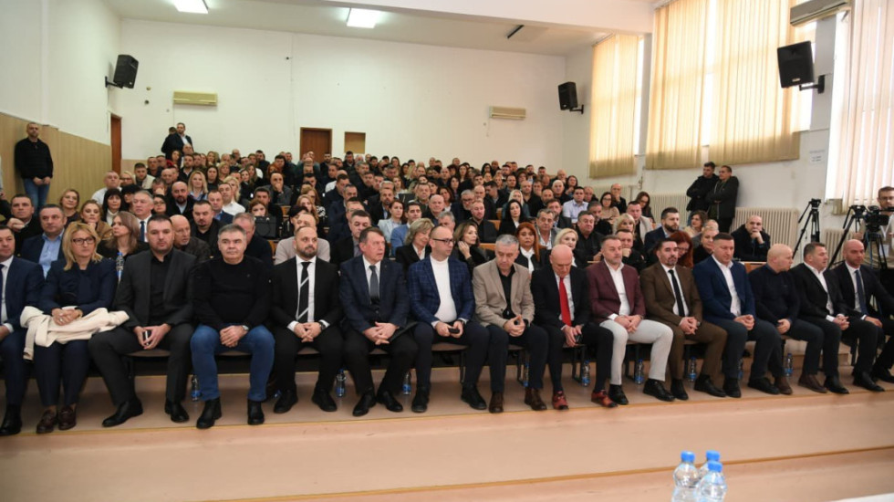 (FOTO) U Kosovskoj Mitrovici sastanak političkih i institucionalnih predstavnika Srba sa Kosova