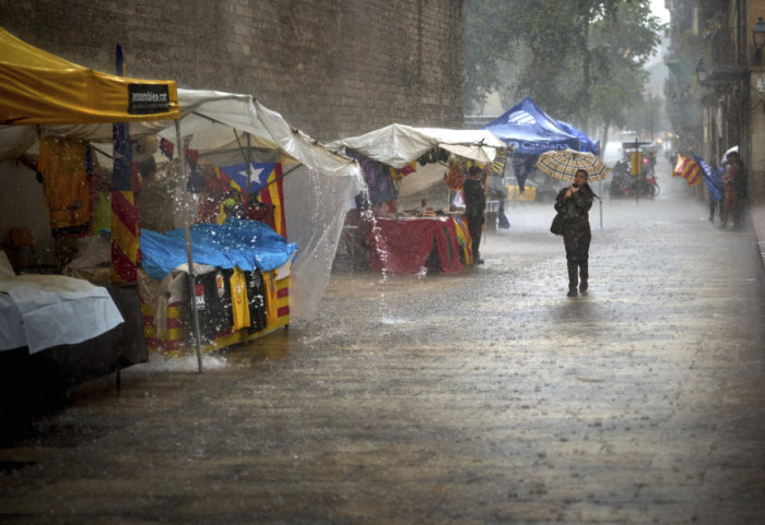 (FOTO) Više povređenih, otkazani letovi, zatvorene škole: Jako nevreme pogodilo Španiju i Portugal