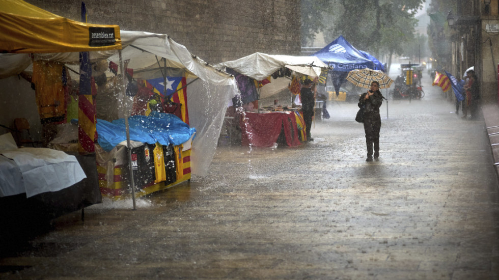 (FOTO) Više povređenih, otkazani letovi, zatvorene škole: Jako nevreme pogodilo Španiju i Portugal