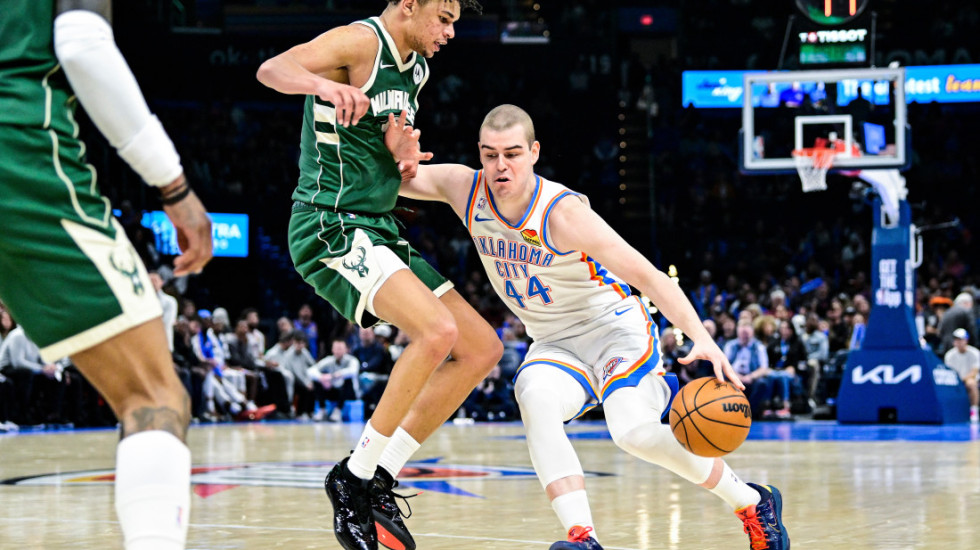 (VIDEO) Topić debitovao u NBA ligi: Ovacije za mladog košarkaša koji je pobedio rak