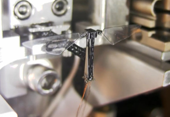 Minijaturni dronovi i pčele-roboti