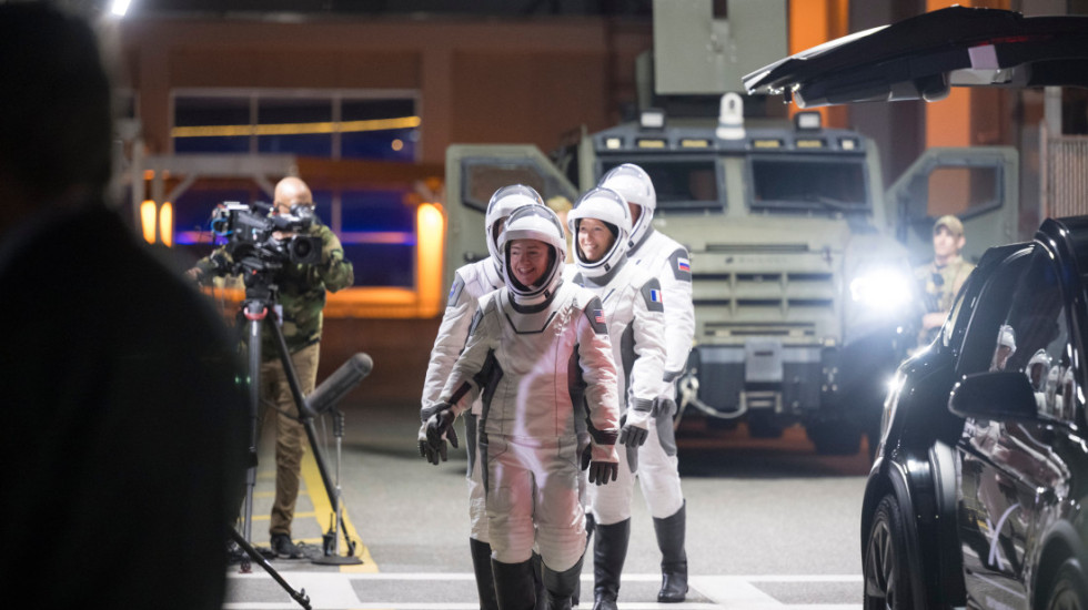 (FOTO) SpaseX lansirao raketu sa četvoročlanom posadom na Međunarodnu svemirsku stanicu: Misija će trajati osam meseci