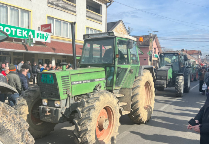 Poljoprivrednici traže da se stopira uvoz proizvoda, Vučić poručuje da su zahtevi nerealni