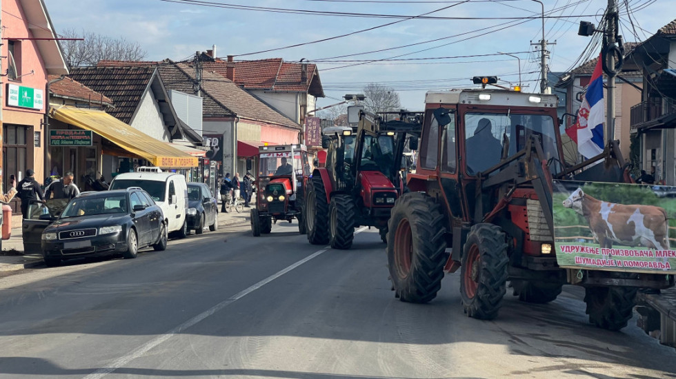 Profesor Poljoprivrednog fakulteta Cvijan Mekić: "Prosipanje mleka očajnički potez, država mora više da kontroliše uvoz"
