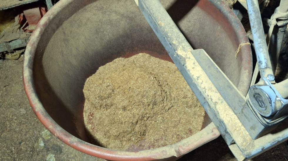 (FOTO) Pronađeno više od 400 kilograma duvana vrednosti skoro pet miliona dinara: Krivična prijava protiv muškarca (35)