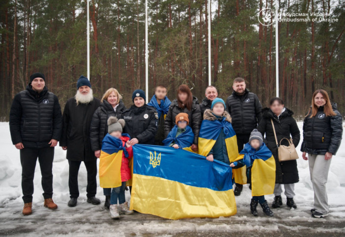 (FOTO) Šestoro ruske i ukrajinske dece ponovo u zagrljaju svojih voljenih
