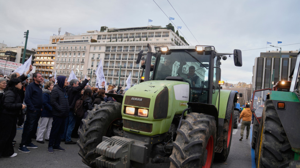 Grčki poljoprivrednici se povukli iz centra Atine, proručili da će nastaviti borbu