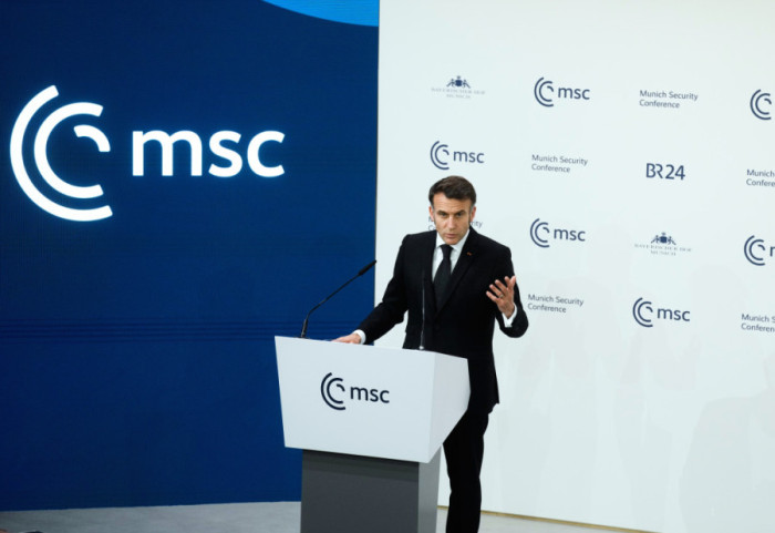 Makron pozvao Evropu na nepokolebljivu posvećenost odbrani svojih interesa