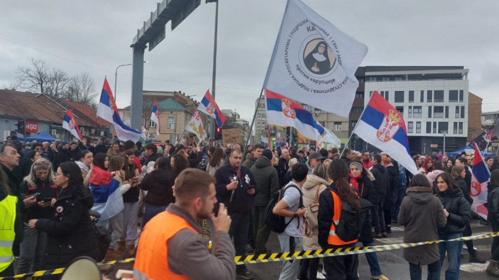 (FOTO) "Sretnimo se ponovo": Protest studenata i građana u Kragujevcu