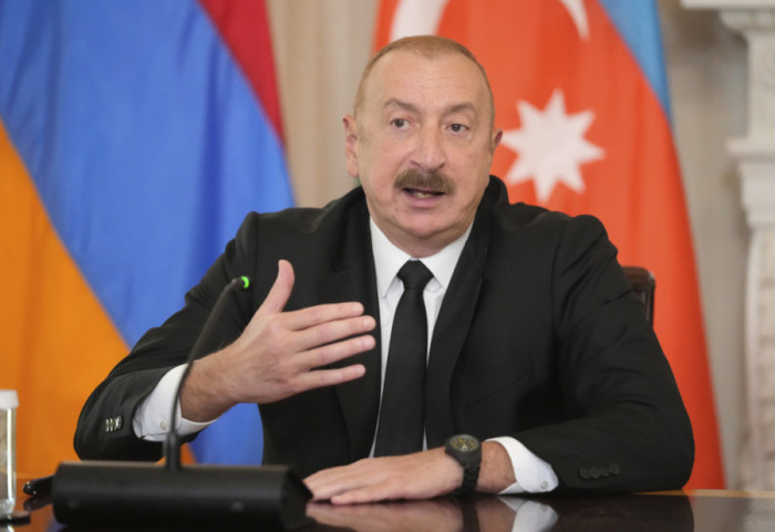 Predsednik Azerbejdžana Alijev stigao u posetu Srbiji: Na aerodromu ga dočekao Vučić