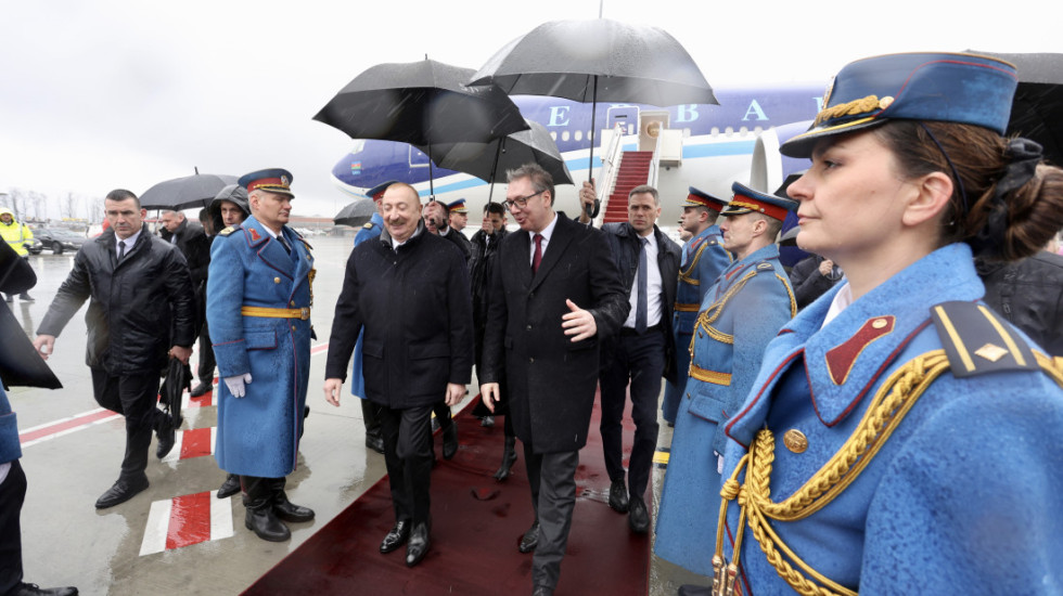 (FOTO/VIDEO) Predsednik Azerbejdžana u poseti Srbiji: Svečani doček ispred Palate Srbija, sastanak sa Vučićem