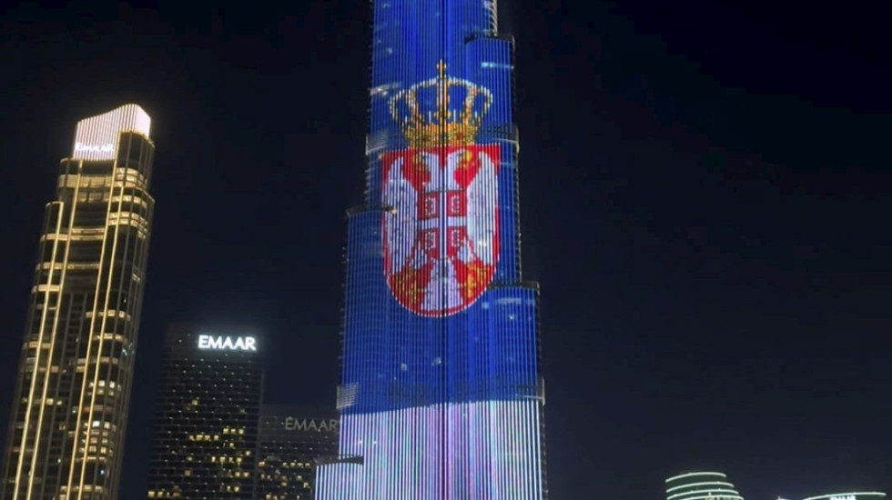 (VIDEO) Najviša zgrada na svetu Burdž Kalifa u Dubaiju u bojama srpske zastave