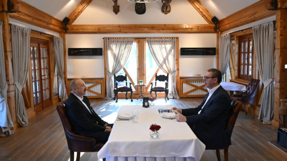 (FOTO) Vučić ispratio Alijeva: Poseta predsenik Azerbejdžana potvrda naših vrednosti i vizije