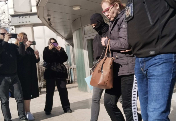 Bratićevoj produžene mere nadzora: Odbila da da lozinku telefona