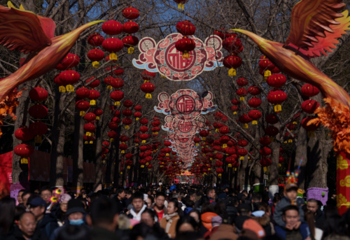 (FOTO) Godina Vatrenog Konja dočekana uz fuziju starih običaja i AI: Donosi i haos i priliku