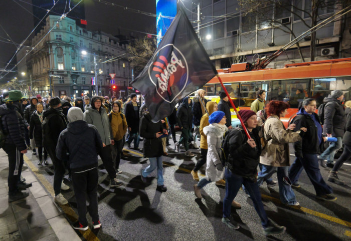 Protesti u više gradova povodom incidenata u Novom Sadu: Blokirane ulice kod Prvog osnovnog suda u Novom Beogradu
