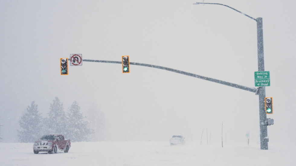 Zimska oluja privremeno zaustavila letove na aerodromu u Beču, biće kašnjenja ceo dan