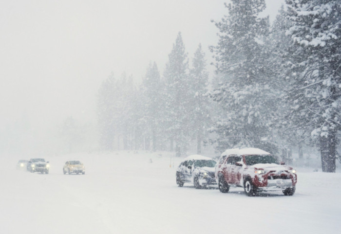 (FOTO) Lavina u Kaliforniji: Deset skijaša nestalo, auto-putevi zatvoreni