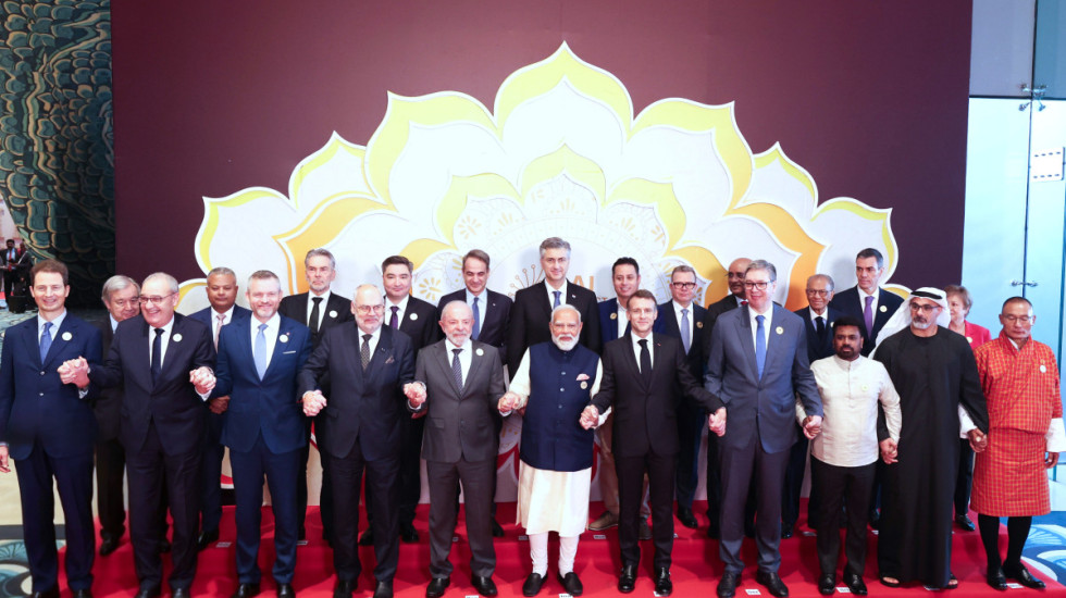 (FOTO) Vučić: Moramo da gradimo infrastrukturu za veću upotrebu AI, kao i da menjamo obrazovanje