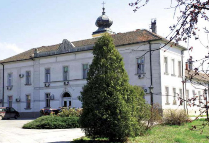 Provalio u igumanovu sobu tokom služenja liturgije i ukrao 200.000 dinara: Uhapšen muškarac (66) iz Inđije