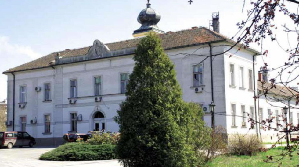 Provalio u igumanovu sobu tokom služenja liturgije i ukrao 200.000 dinara: Uhapšen muškarac (66) iz Inđije