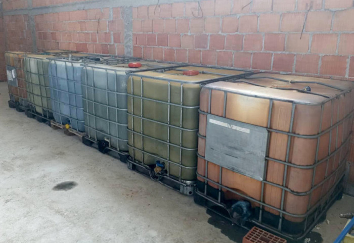 (FOTO) Skladištio više od 34.000 litara nafte u hangaru: Uhapšen muškarac (41) u Beogradu