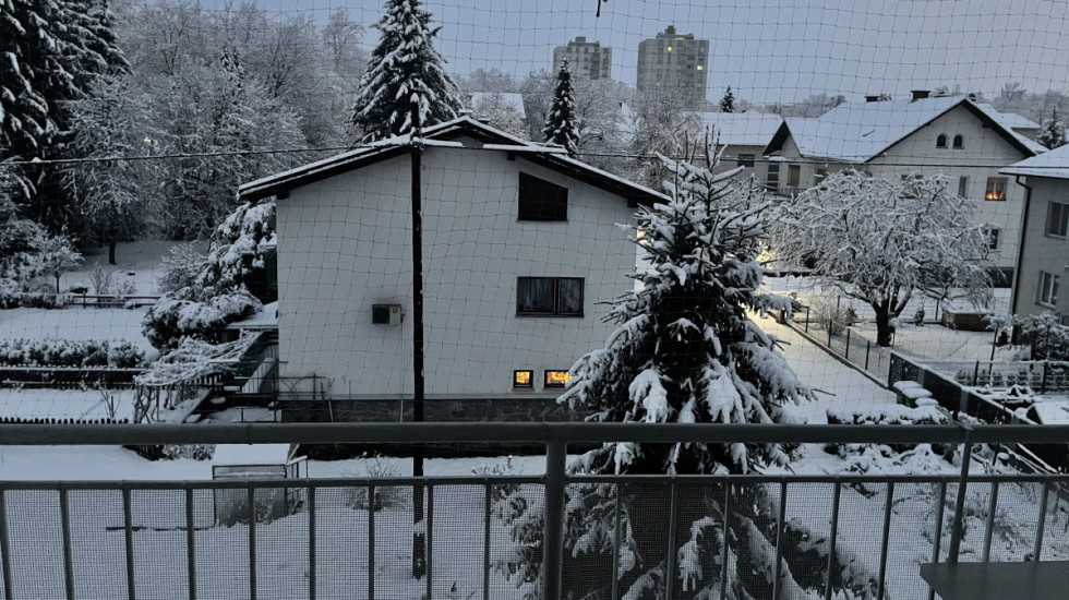 Snežna oluja u Sloveniji: Oko 3.000 potrošača već treći dan bez struje