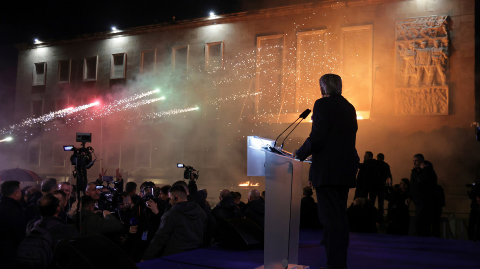 Protesti u Tirani: Sukob policije i demonstranata, bačen molotovljev koktel, uhapšene tri osobe