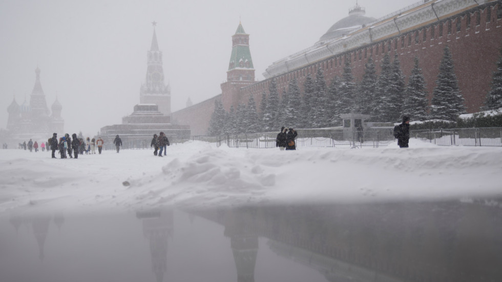(FOTO) Moskva zatrpana: Snežni nanosi skoro dvostruko veći od normalne visine, oboren rekord iz 1966.