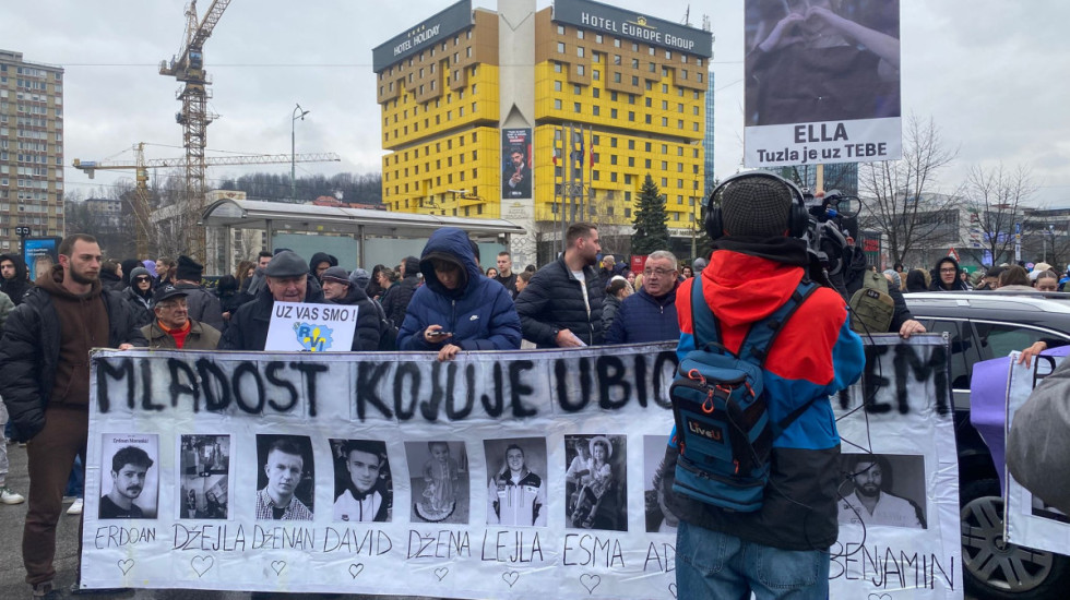 (FOTO/VIDEO) Sedmi protest u Sarajevu nakon tramvajske nesreće, demonstranti traže sistemske promene